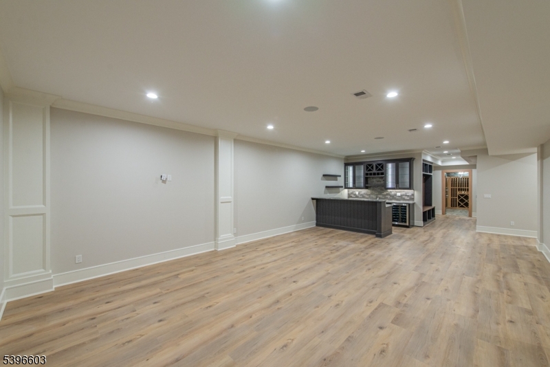 24 Cliffside Dr