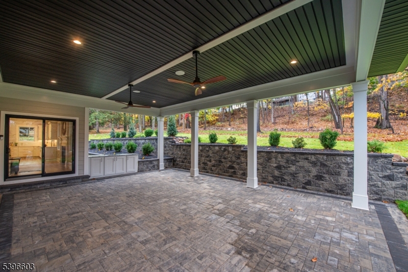 24 Cliffside Dr