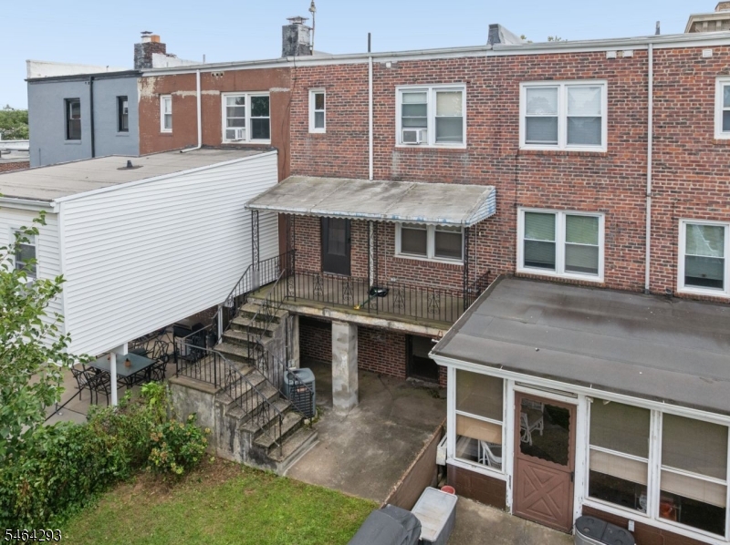 71 E 3rd St