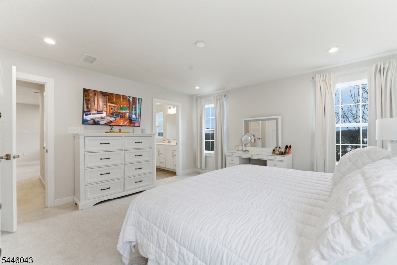 22 Oakwood Blvd