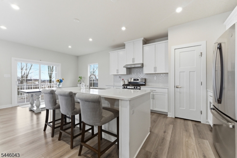 22 Oakwood Blvd