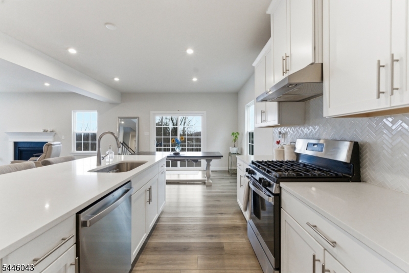 22 Oakwood Blvd