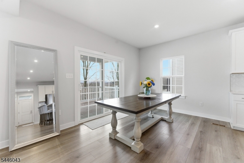 22 Oakwood Blvd