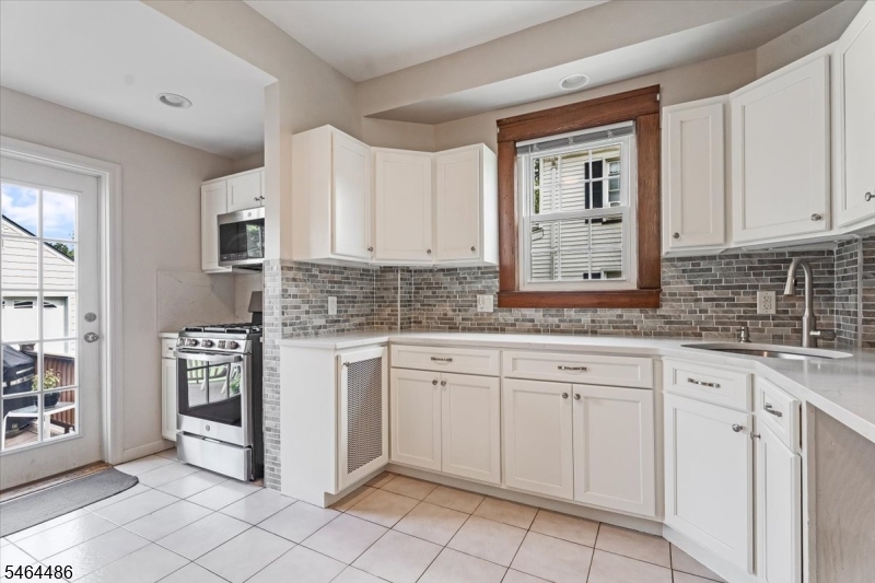 59 W Hanover Ave