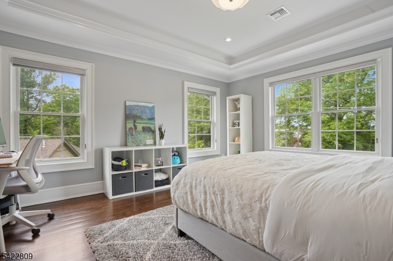 290 Long Hill Dr