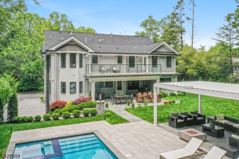 290 Long Hill Dr