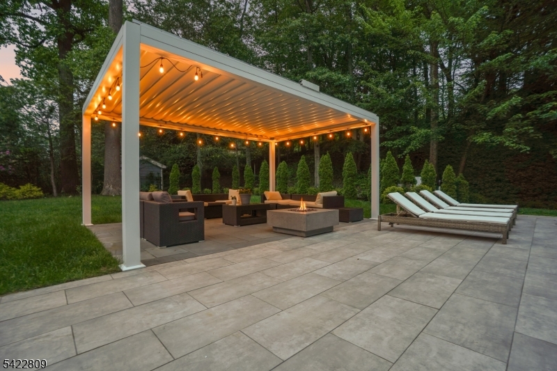 290 Long Hill Dr