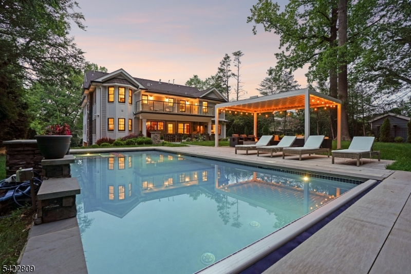 290 Long Hill Dr