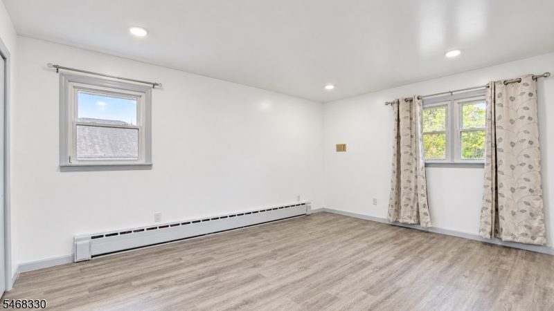 6 E 2Nd St