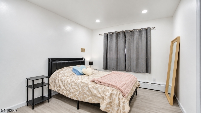 6 E 2Nd St