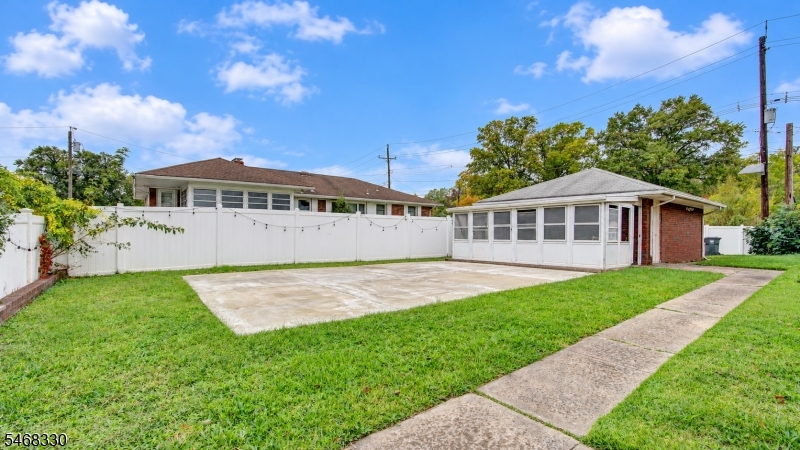 6 E 2Nd St