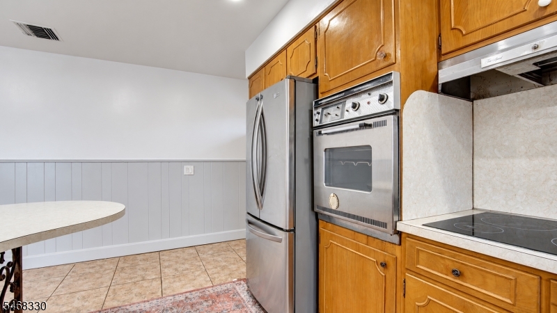 6 E 2Nd St