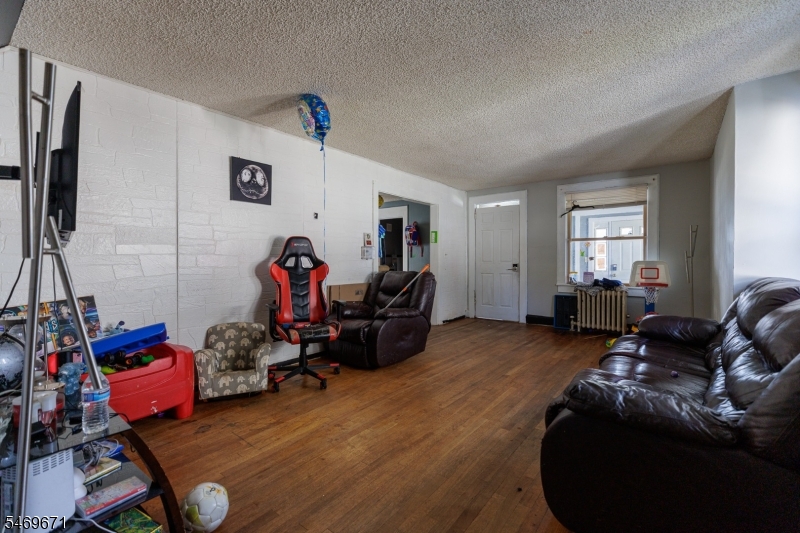 427 Robins St
