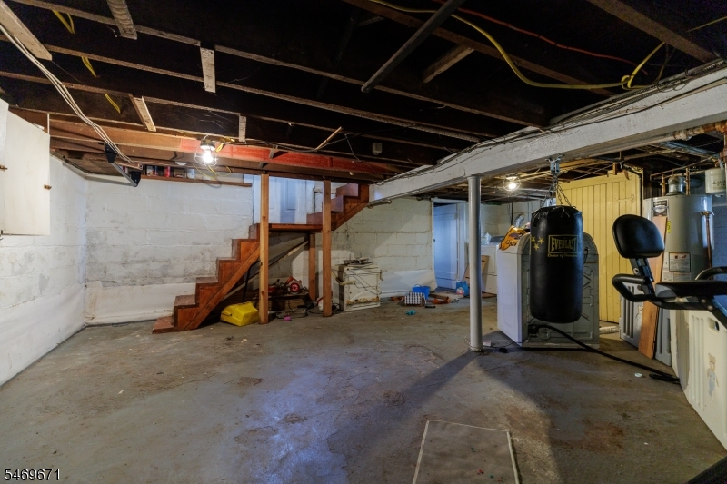 427 Robins St