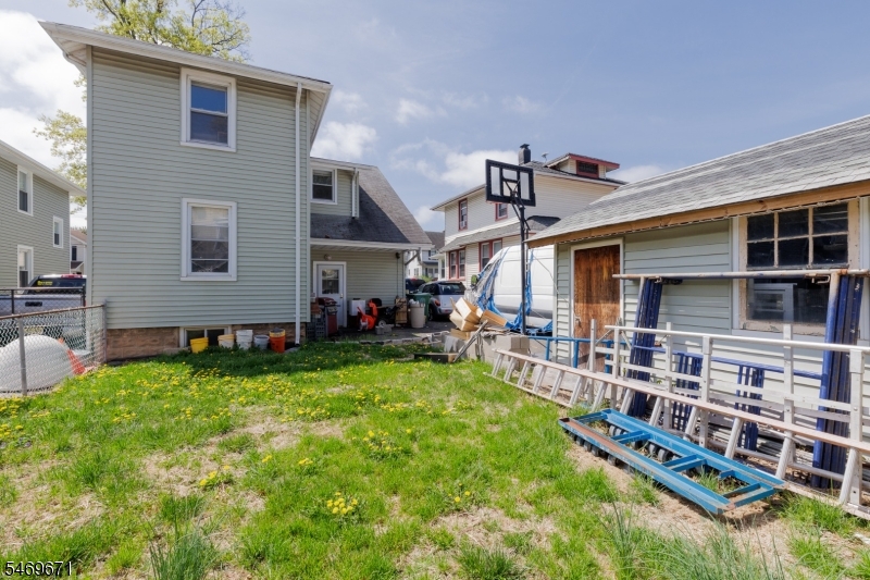 427 Robins St