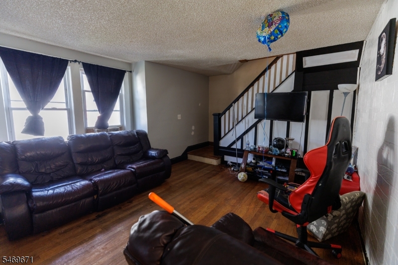 427 Robins St