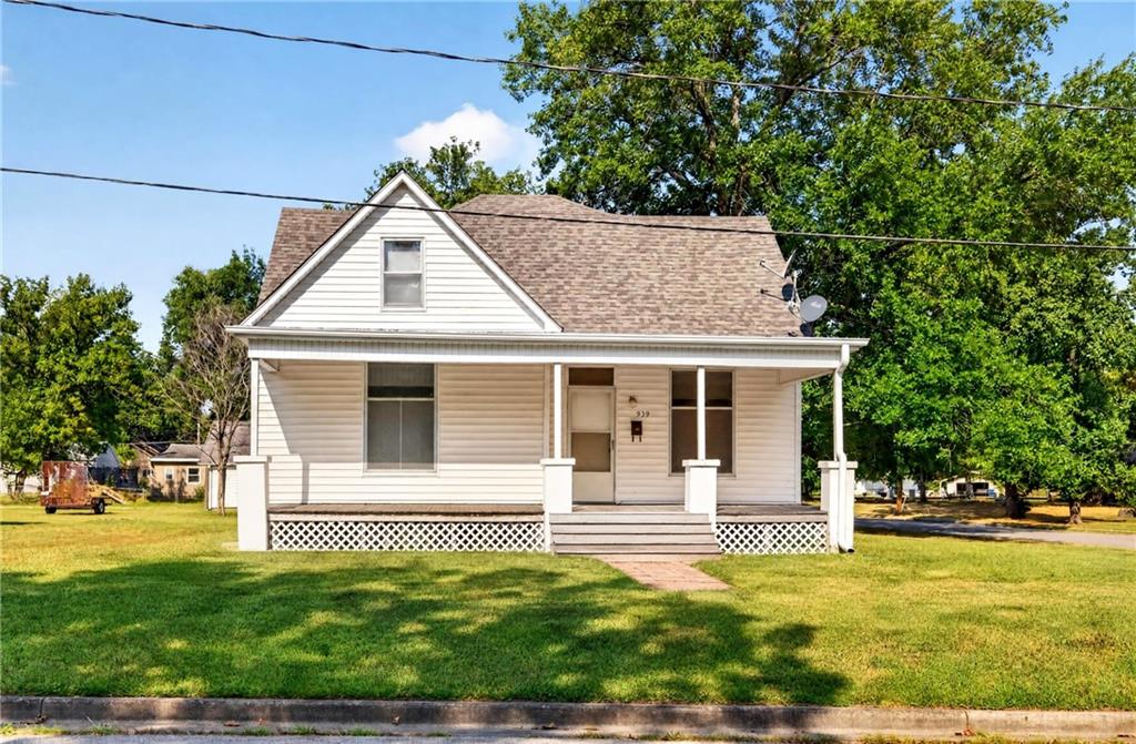 939 N Lynn Street - Photo 1