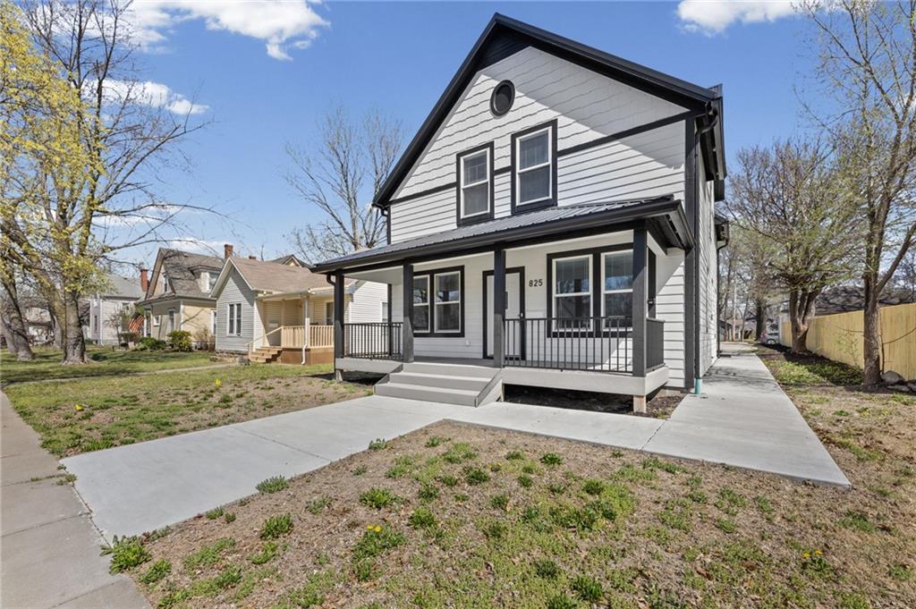 825 Main Street