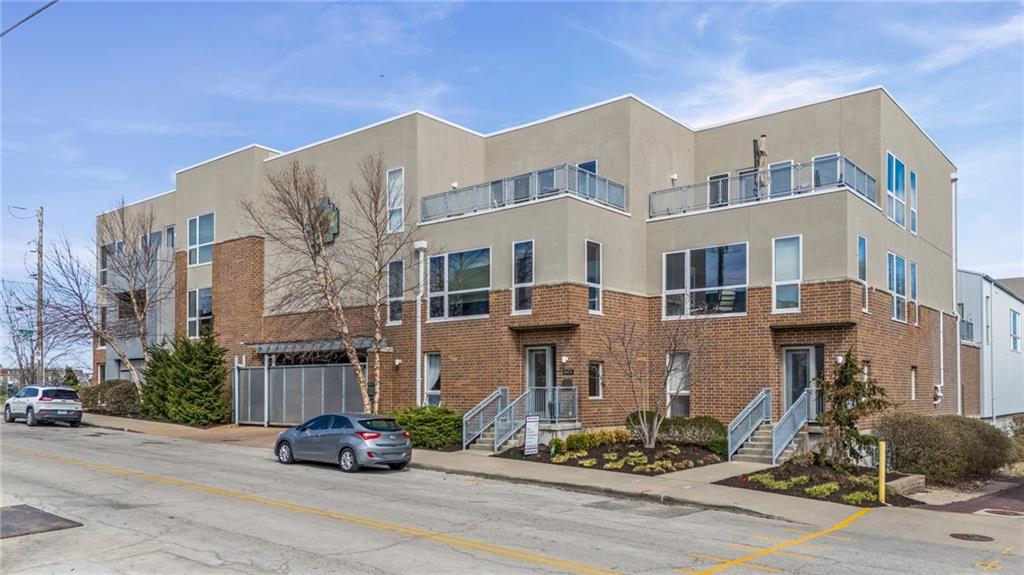 1605 Summit Street - Photo 1