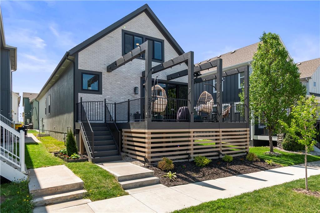 23513 E 11th Street S - Photo 1