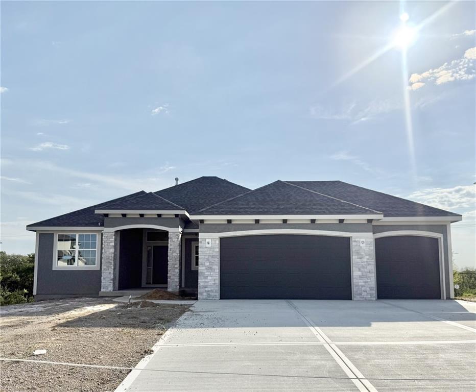 9009 N Poplar Avenue - Photo 1