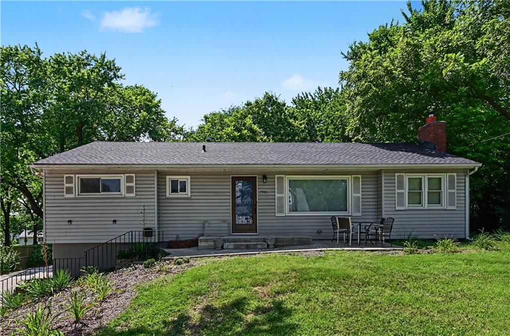 7940 N Broadway Street - Photo 1