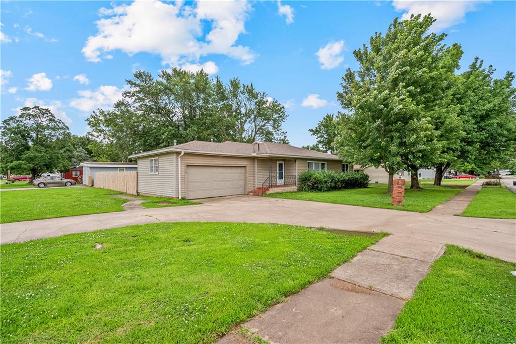 1210 N 18th Place