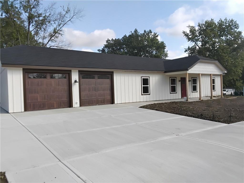 202 W Redwood Street - Photo 1