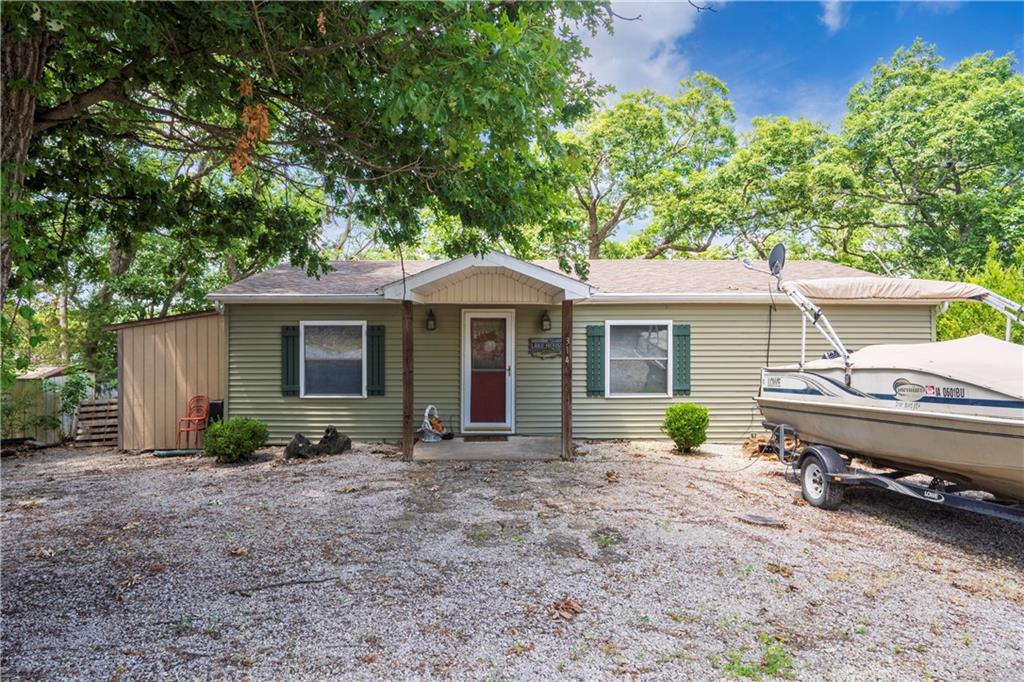 314 SE Lakeside Drive