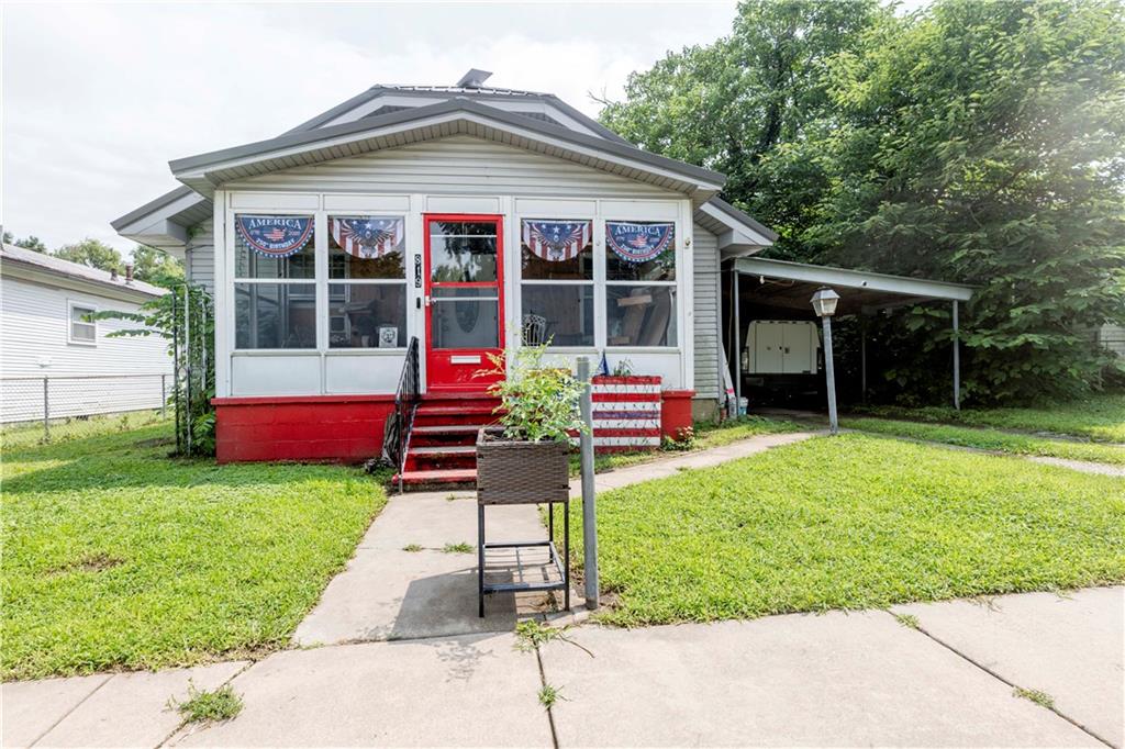 819 E Poplar Street