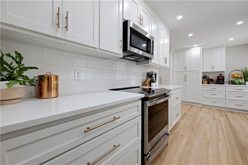 10428 GRAND Avenue - Photo 1