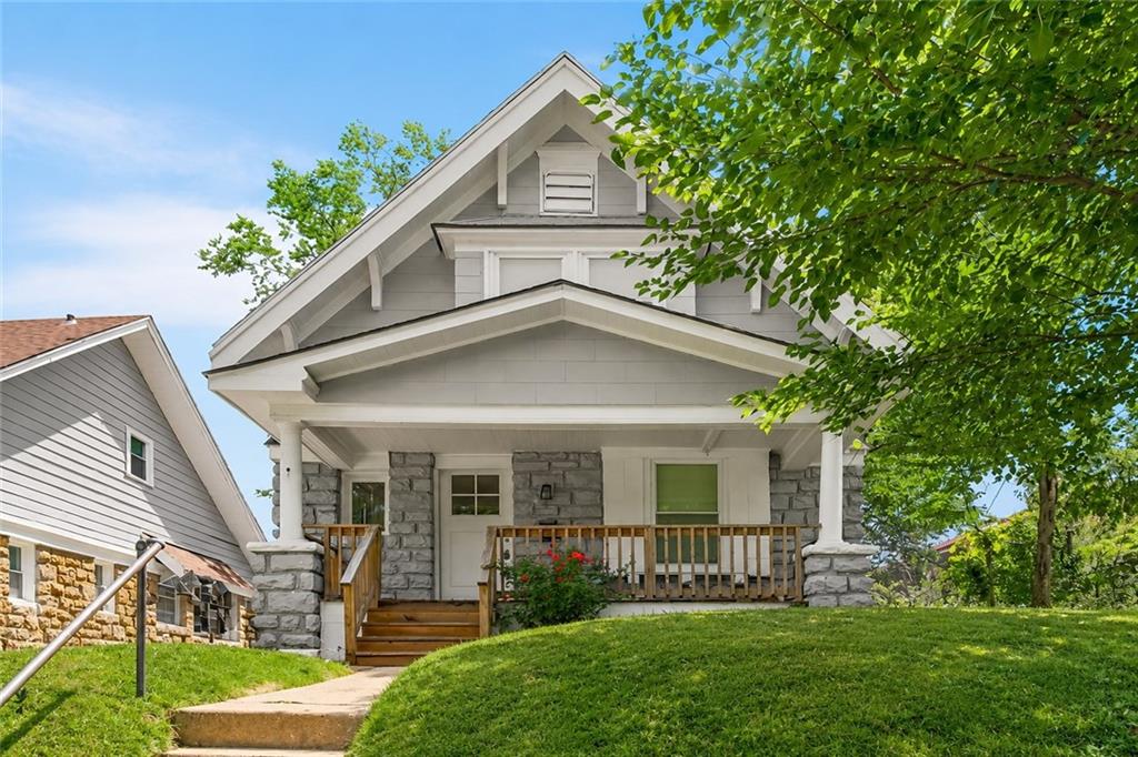 1613 Poplar Avenue - Photo 1