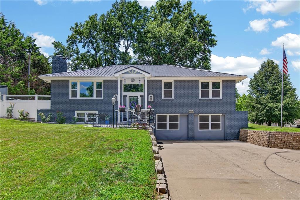 3204 SW Shadow Brook Drive - Photo 1