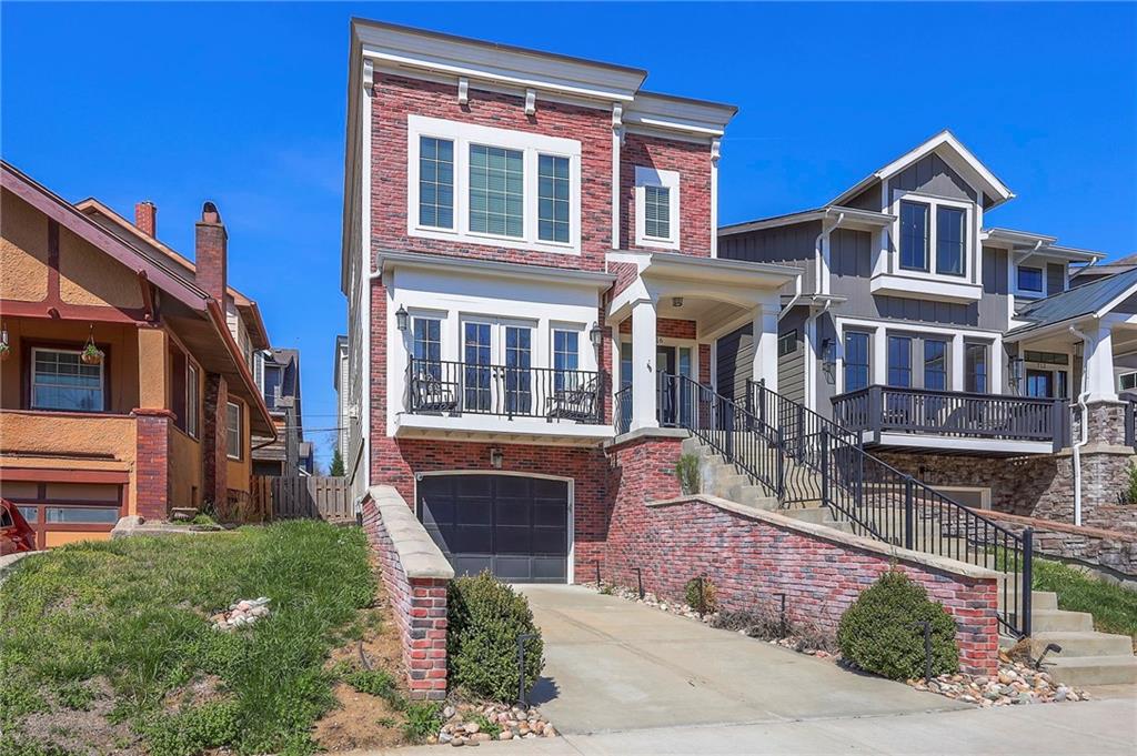 716 W 45th Street - Photo 1