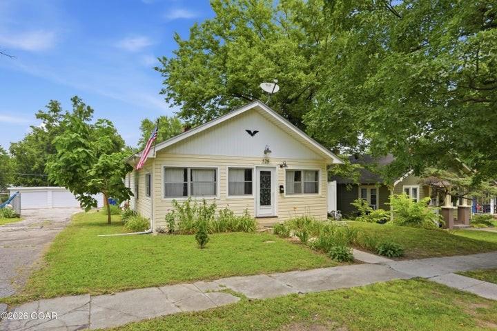 528 E 15th Street
