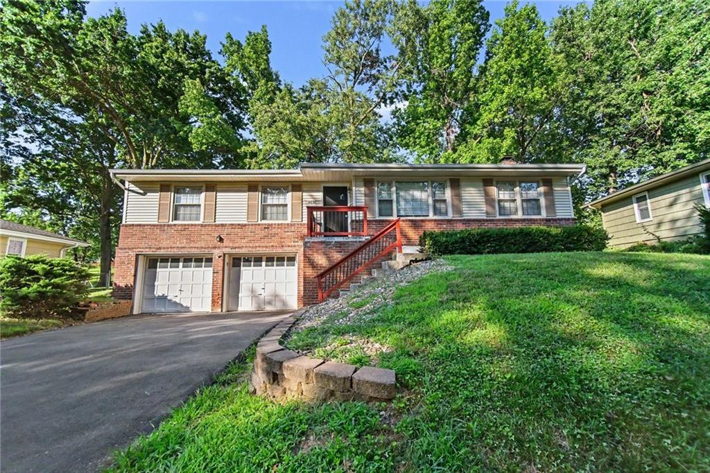 4630 NE Gladstone Avenue - Photo 1