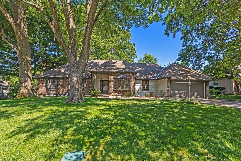 1208 NW Fairway Circle - Photo 1