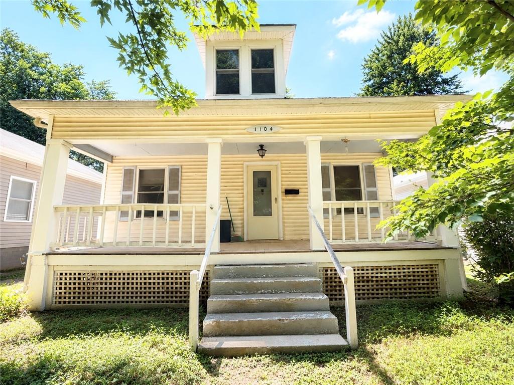 1104 S Sneed Avenue - Photo 1