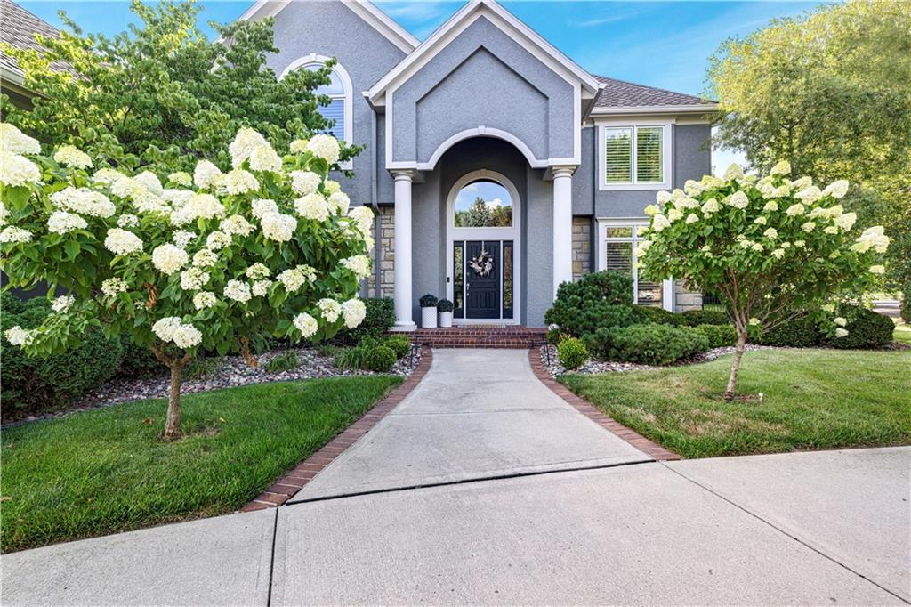 6000 W 142 Street