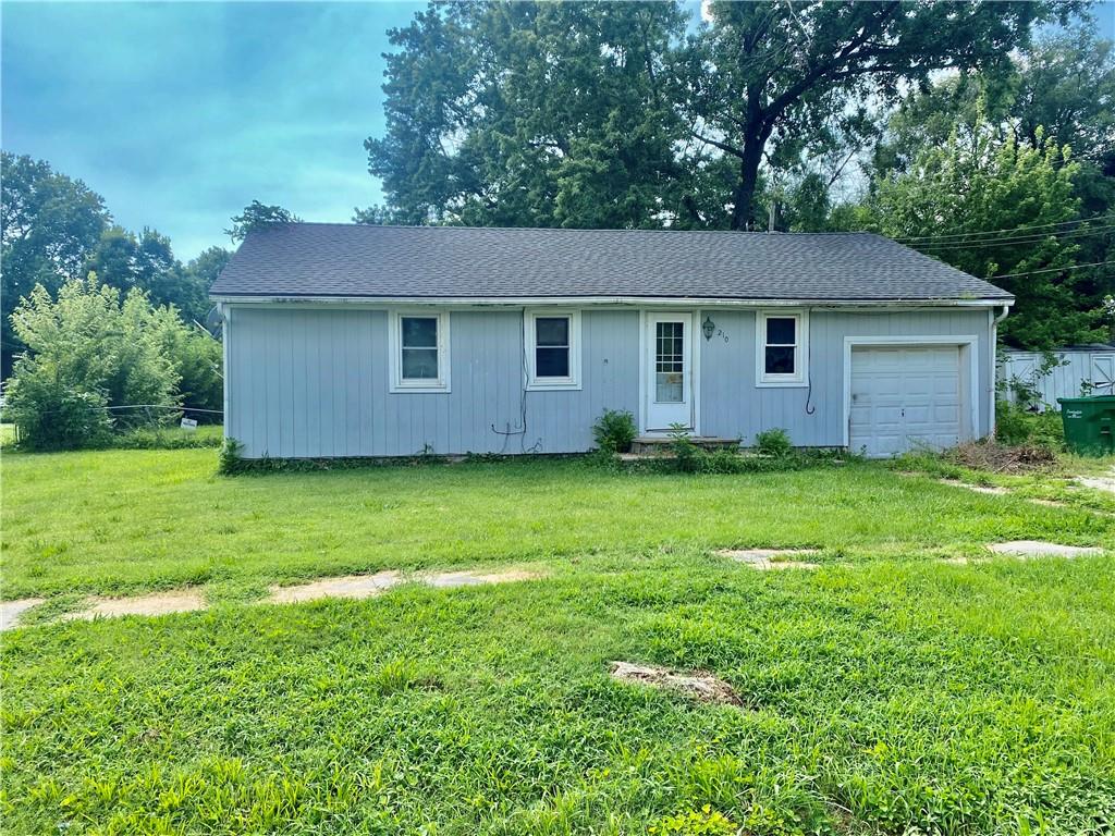 210 N BATES Avenue - Photo 1
