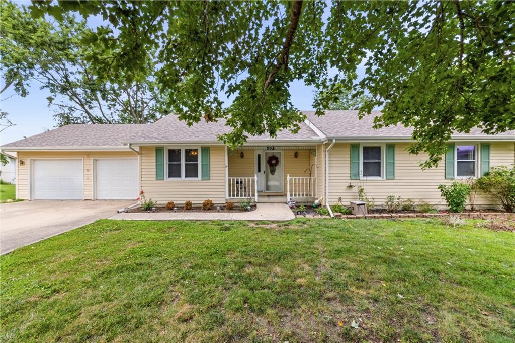402 E 16th Street Circle - Photo 1