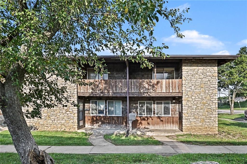 1225 N 77th Terrace