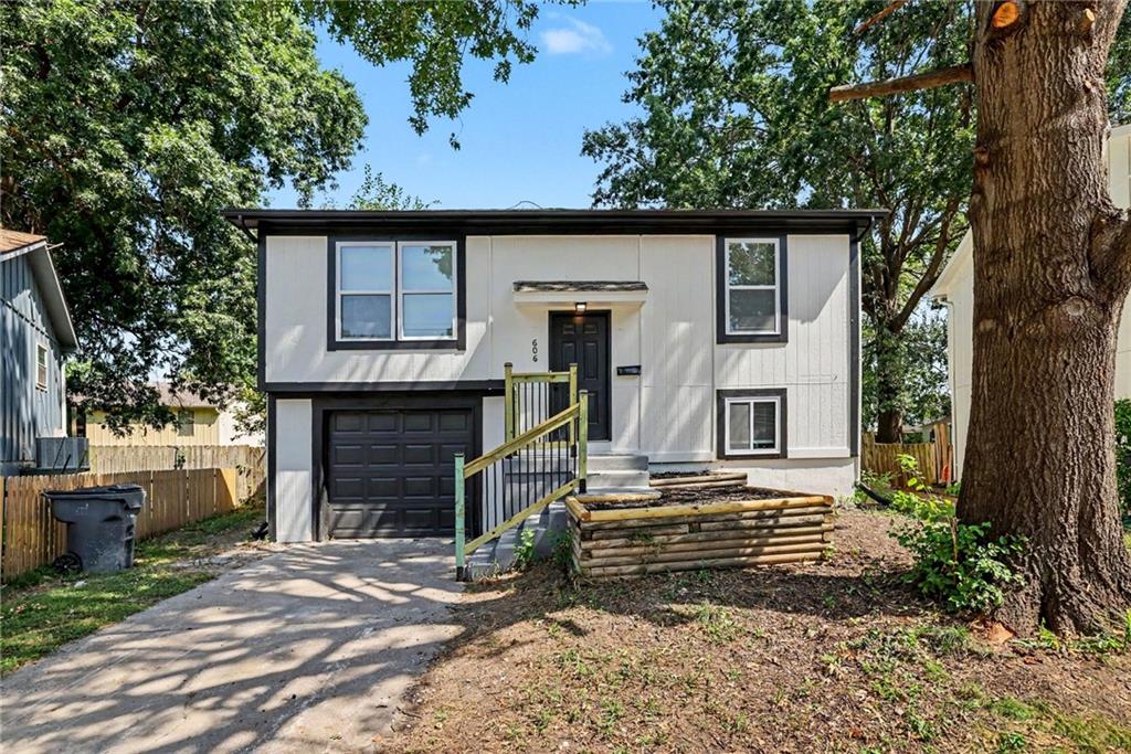 606 E Welston Avenue