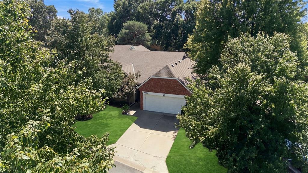 8592 Caenen Lake Court