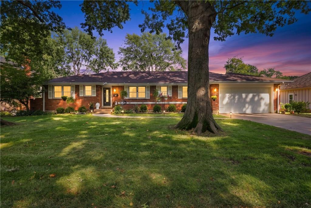 5207 Spring Avenue - Photo 1