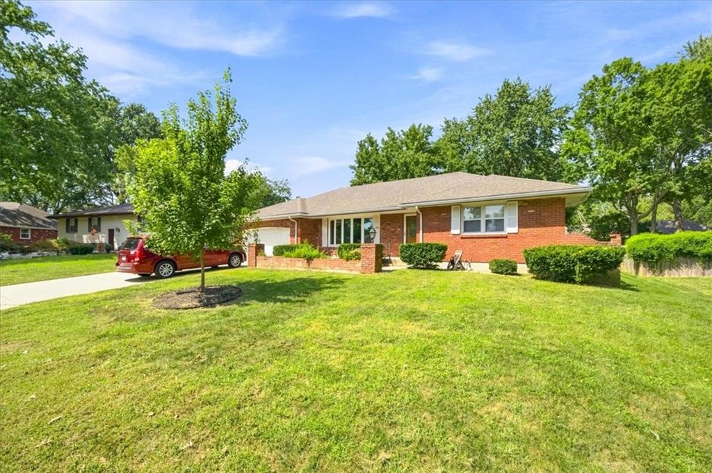 1009 SW SUNRISE Drive - Photo 1