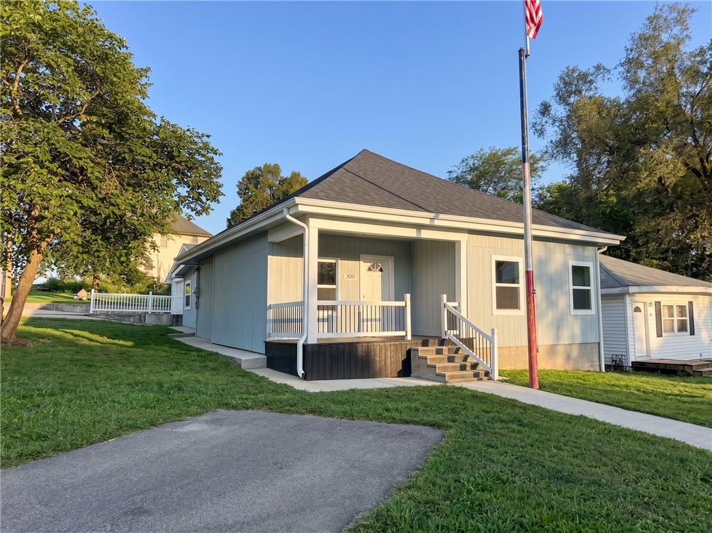 300 W 7th Street - Photo 1