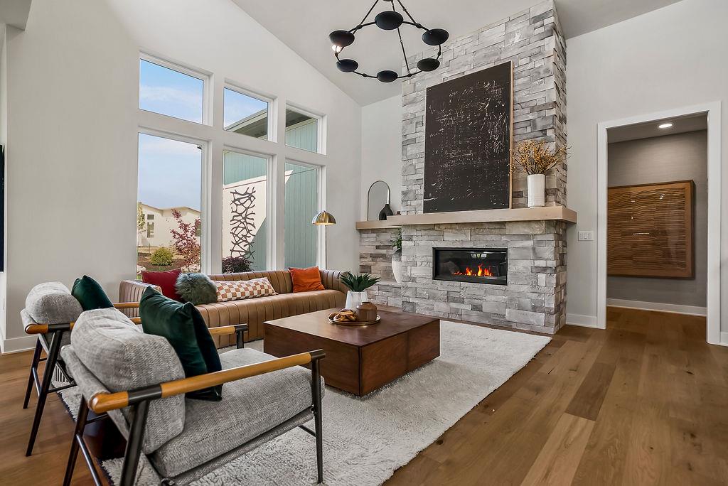 3921 W 158th Place