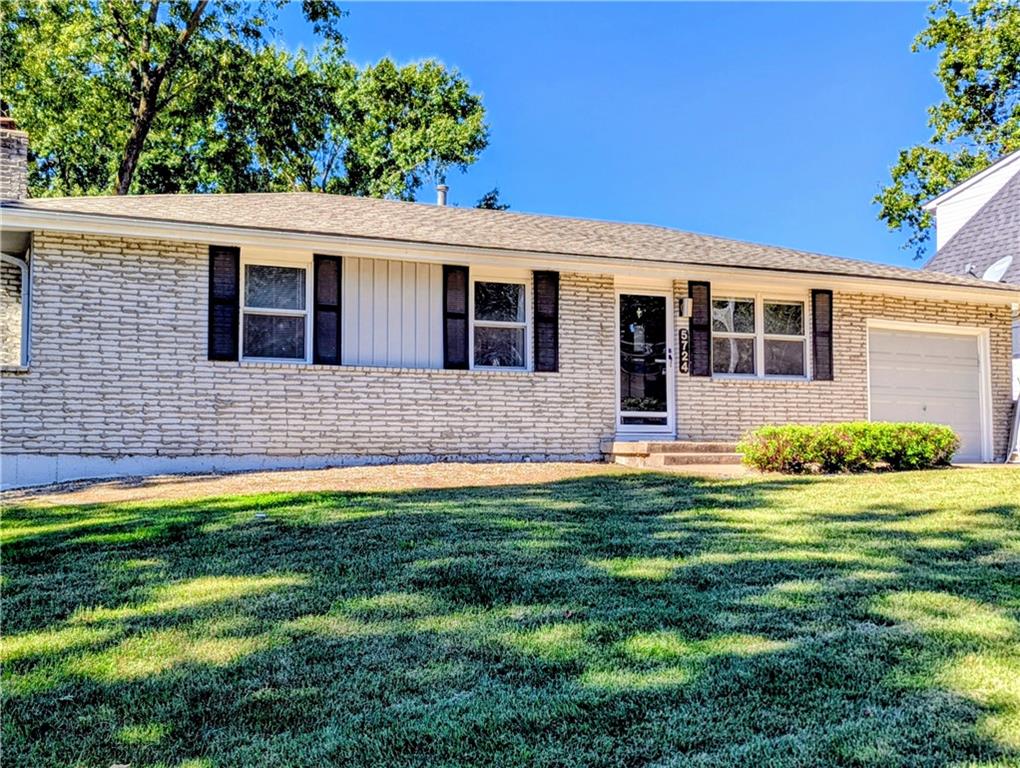 5724 N Denver Avenue - Photo 1