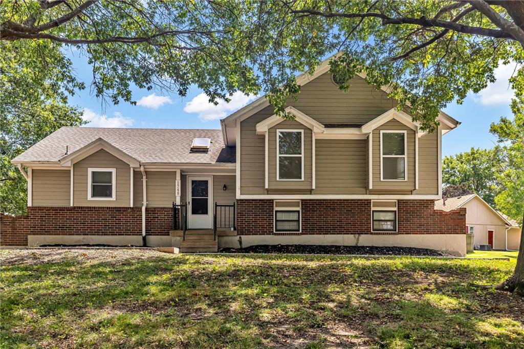 1748 SE Silkwood Court - Photo 1